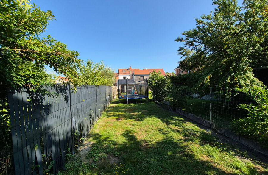 Charmante maison de ville avec grand jardin