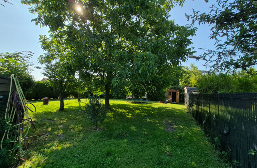 Charmante maison de ville avec grand jardin Charmante maison de ville avec grand jardin