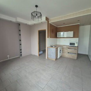 Maison comprenant 2 chambres et un jardin