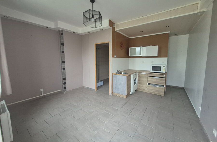 Maison comprenant 2 chambres et un jardin
