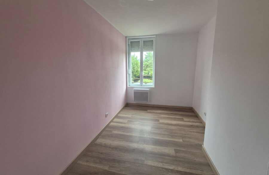 Maison comprenant 2 chambres et un jardin