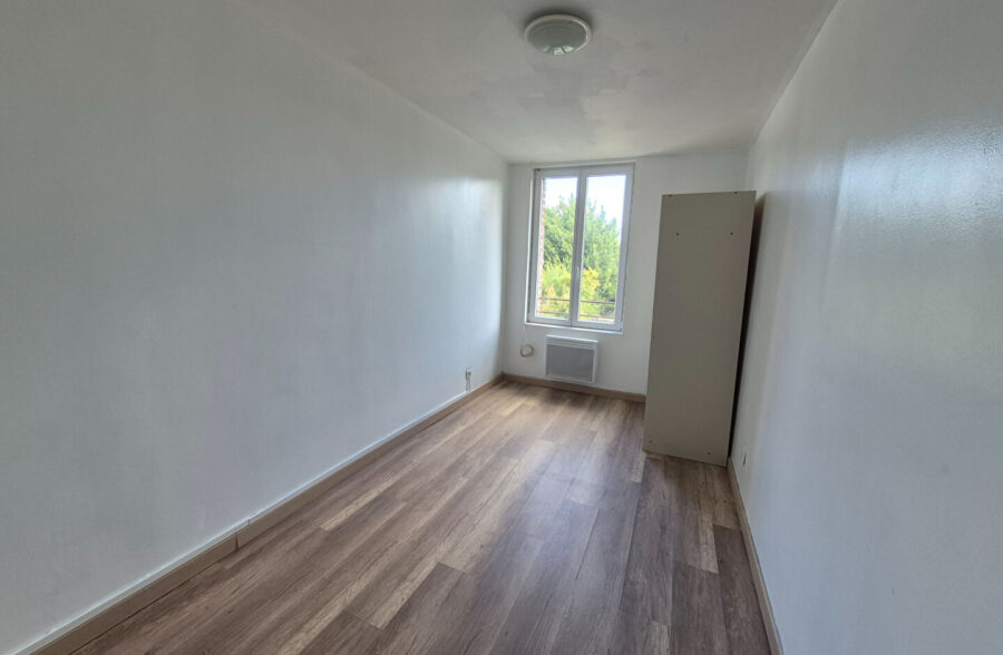 Maison comprenant 2 chambres et un jardin
