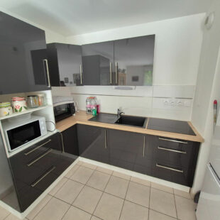 SEQUEDIN – Type 3 de 57m2 en RdC, terrasse, 2 places de parking, résidence récente