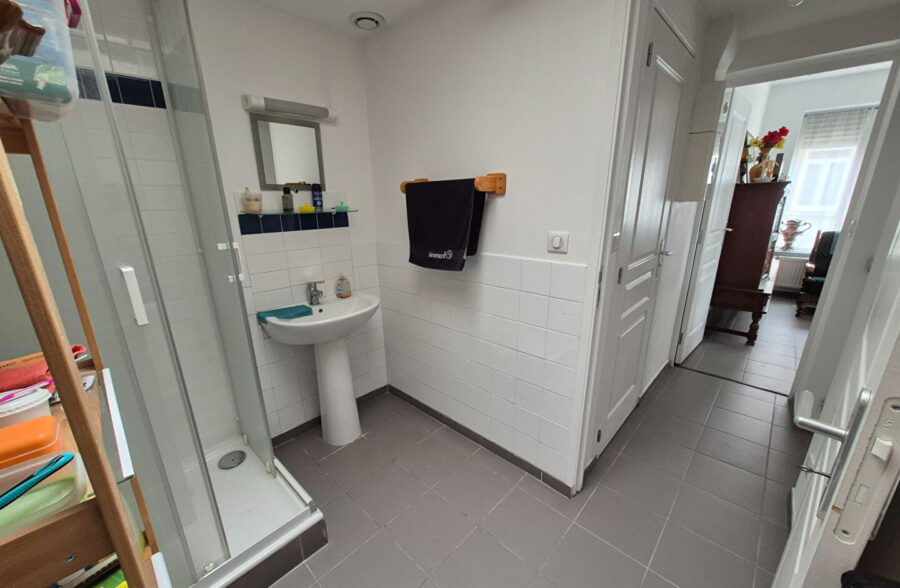 LILLE WAZEMMES: Maison entièrement rénovée 2 chambres