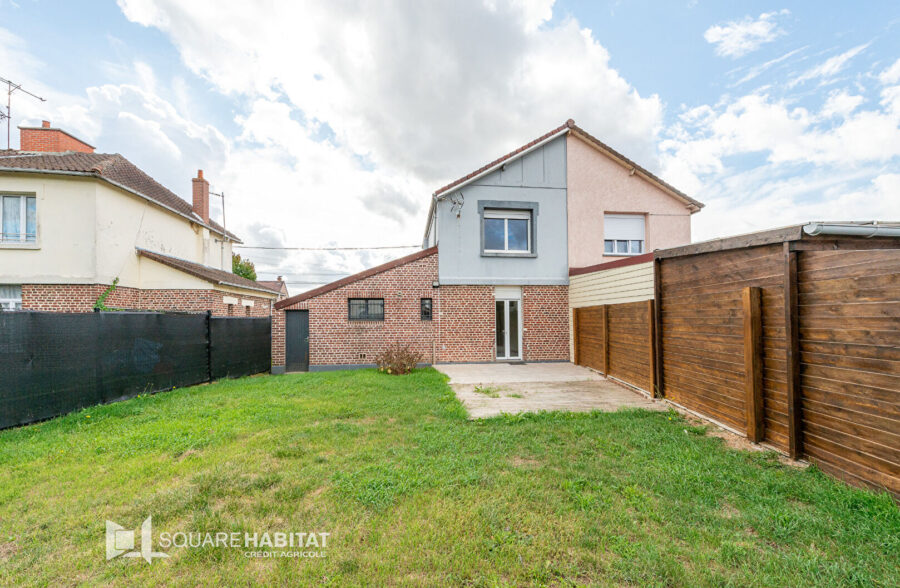 Maison semi individuelle avec jardin et garage