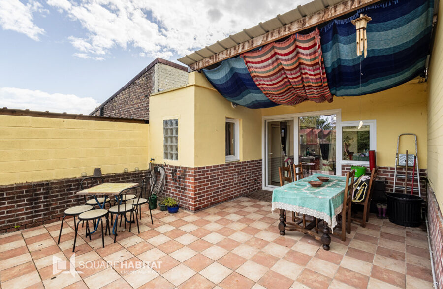 Grande maison de famille, jardin, garage et 4 chambres