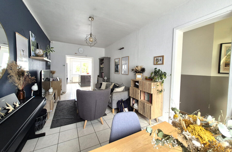 Charmante maison 1930 semi-individuelle avec garage et grand jardin !