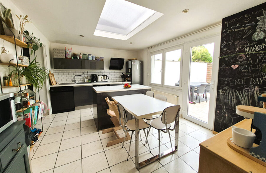 Charmante maison 1930 semi-individuelle avec garage et grand jardin !