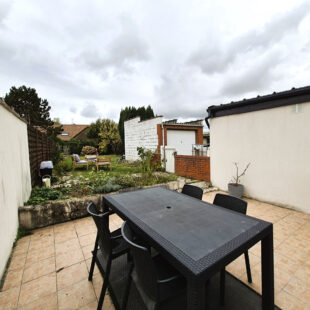Charmante maison 1930 semi-individuelle avec garage et grand jardin !