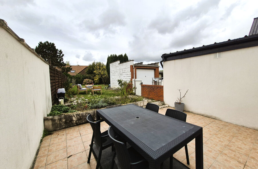 Charmante maison 1930 semi-individuelle avec garage et grand jardin !