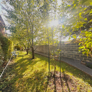 Immeuble avec commerce, habitation et jardin en coeur de ville.