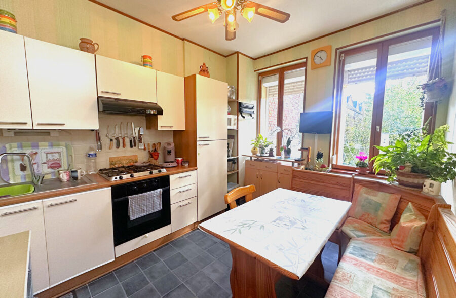 Immeuble avec commerce, habitation et jardin en coeur de ville.