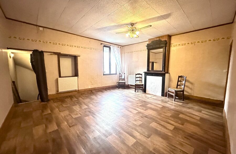 Immeuble avec commerce, habitation et jardin en coeur de ville.