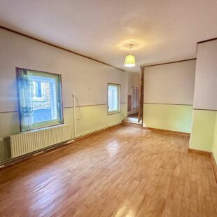 Immeuble avec commerce, habitation et jardin en coeur de ville.