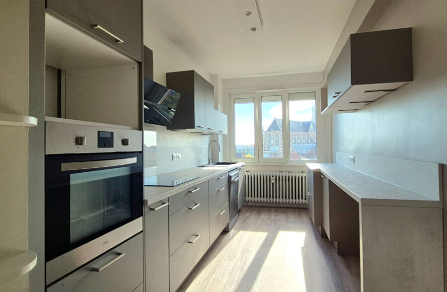 APPARTEMENT DE TYPE 4 + GARAGE EN HYPER CENTRE