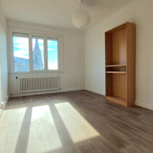 APPARTEMENT DE TYPE 4 + GARAGE EN HYPER CENTRE