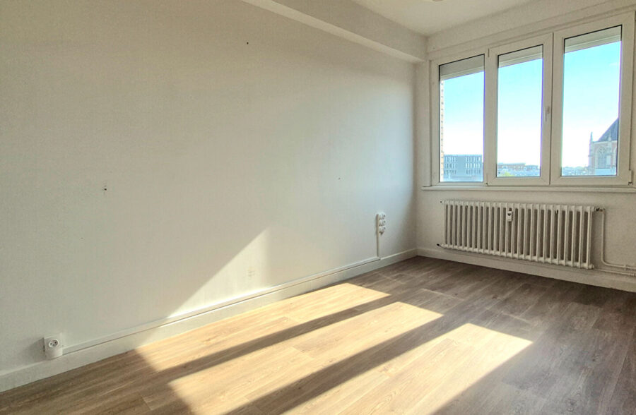 APPARTEMENT DE TYPE 4 + GARAGE EN HYPER CENTRE