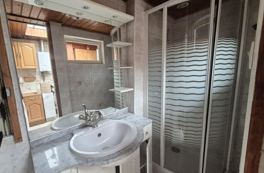 Maison à travaux – 3 Chambres – Grand garage