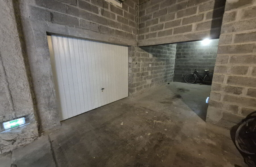 EXCLUSIVITE SAINT-MICHEL : PLACE DE PARKING DANS UN PARKING COUVERT.