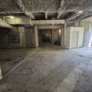 EXCLUSIVITE SAINT-MICHEL : PLACE DE PARKING DANS UN PARKING COUVERT.