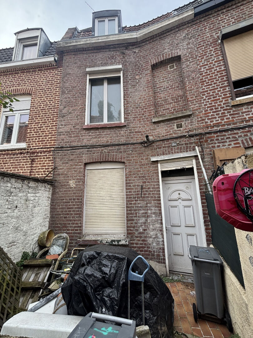 MAISON DE COUREE A TRAVAUX – LILLE MOULINS