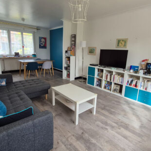 Maison 3 chambres, bureau, garage et jardin