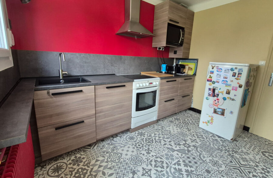 Maison 3 chambres, bureau, garage et jardin