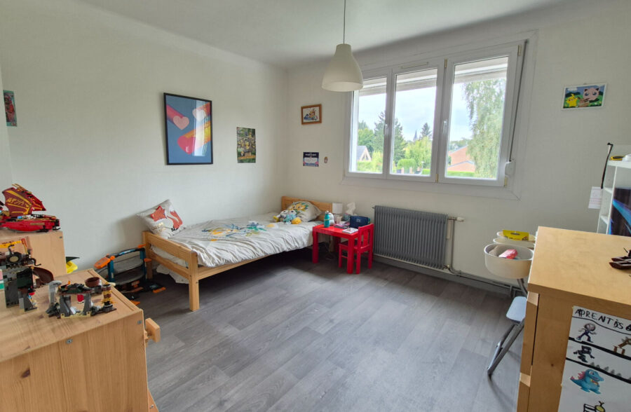 Maison 3 chambres, bureau, garage et jardin