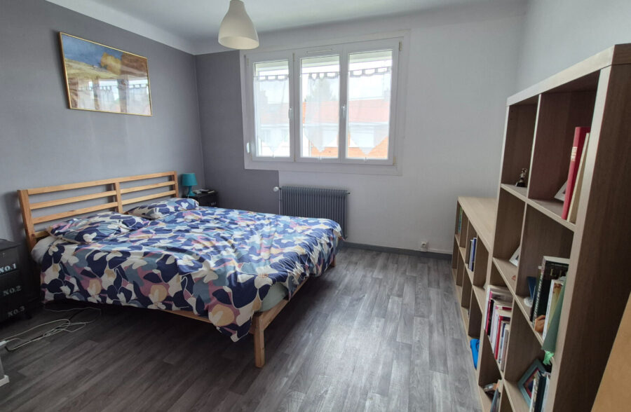 Maison 3 chambres, bureau, garage et jardin
