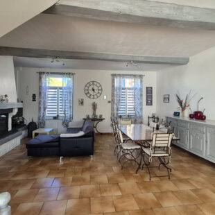 GRANDE MAISON DE FAMILLE 4 CHAMBRES JARDIN STATIONNEMENT ATELIER