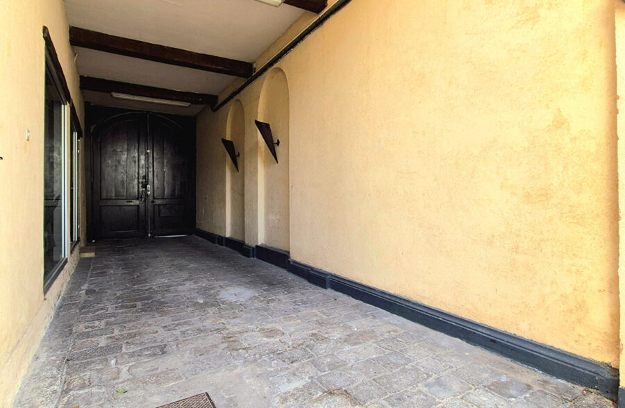 GRANDE MAISON DE FAMILLE 4 CHAMBRES JARDIN STATIONNEMENT ATELIER
