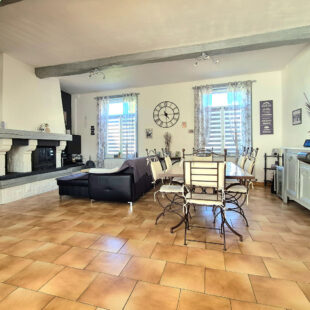 GRANDE MAISON DE FAMILLE 4 CHAMBRES JARDIN STATIONNEMENT ATELIER