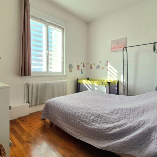 GRANDE MAISON DE FAMILLE 4 CHAMBRES JARDIN STATIONNEMENT ATELIER