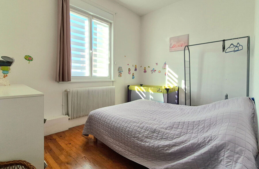 GRANDE MAISON DE FAMILLE 4 CHAMBRES JARDIN STATIONNEMENT ATELIER