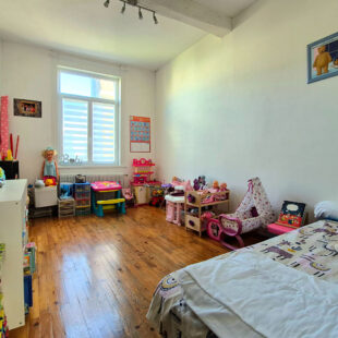 GRANDE MAISON DE FAMILLE 4 CHAMBRES JARDIN STATIONNEMENT ATELIER