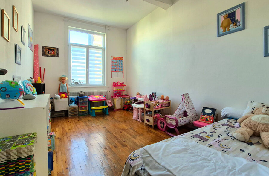 GRANDE MAISON DE FAMILLE 4 CHAMBRES JARDIN STATIONNEMENT ATELIER