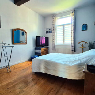 GRANDE MAISON DE FAMILLE 4 CHAMBRES JARDIN STATIONNEMENT ATELIER