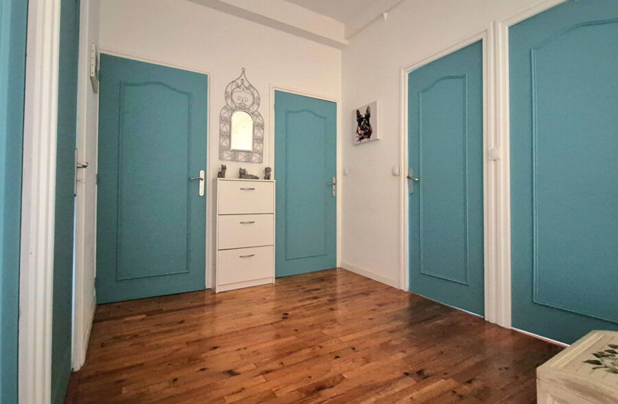 GRANDE MAISON DE FAMILLE 4 CHAMBRES JARDIN STATIONNEMENT ATELIER