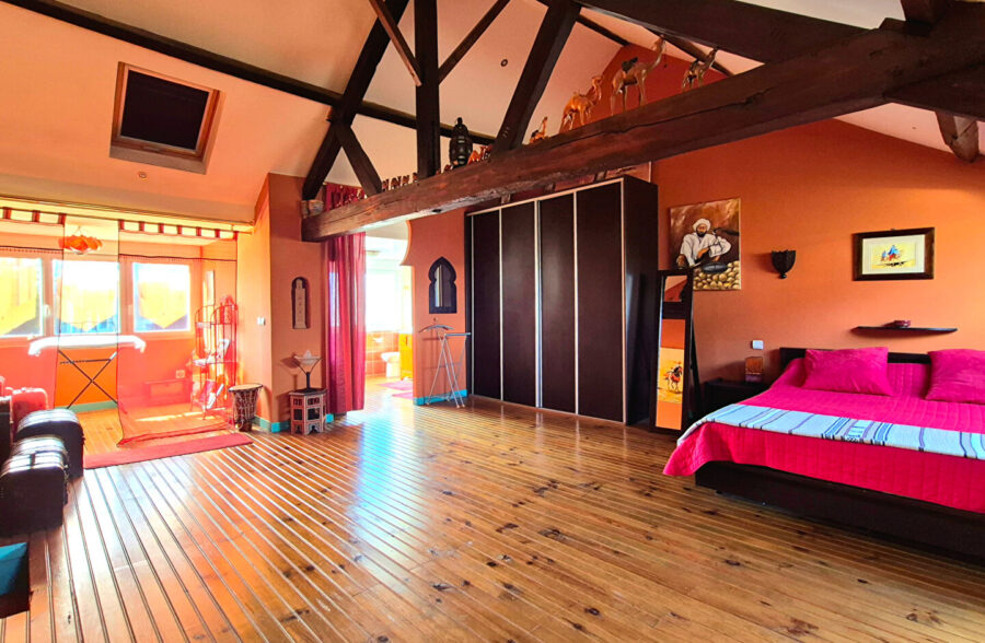 GRANDE MAISON DE FAMILLE 4 CHAMBRES JARDIN STATIONNEMENT ATELIER