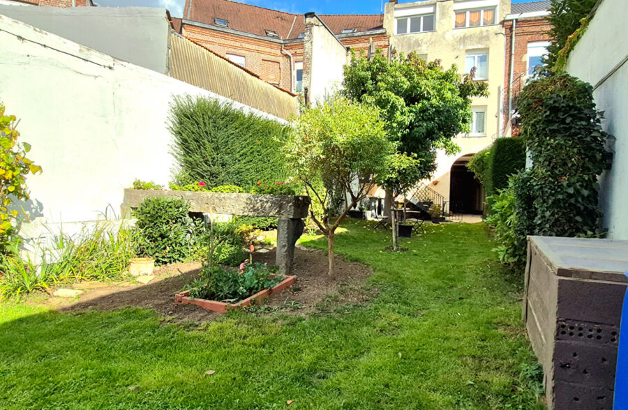 GRANDE MAISON DE FAMILLE 4 CHAMBRES JARDIN STATIONNEMENT ATELIER