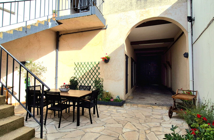 GRANDE MAISON DE FAMILLE 4 CHAMBRES JARDIN STATIONNEMENT ATELIER