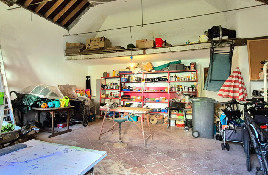 GRANDE MAISON DE FAMILLE 4 CHAMBRES JARDIN STATIONNEMENT ATELIER
