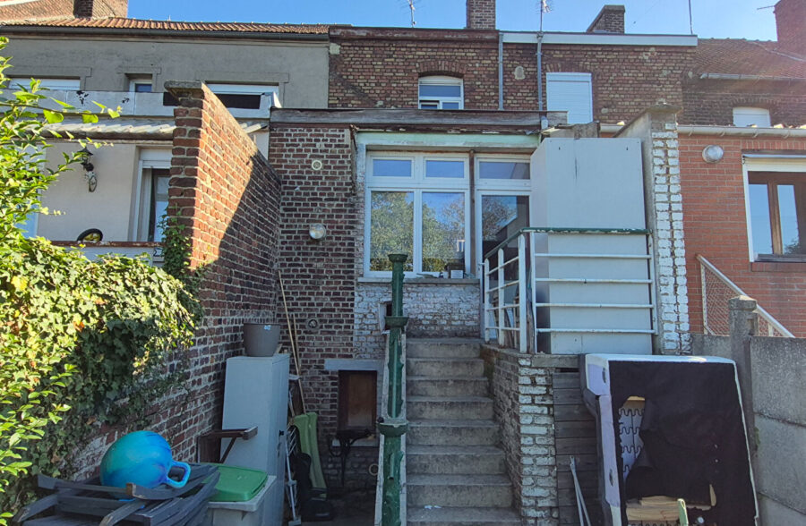 Maison vendue louée 750 € de 3 chambres avec jardin.