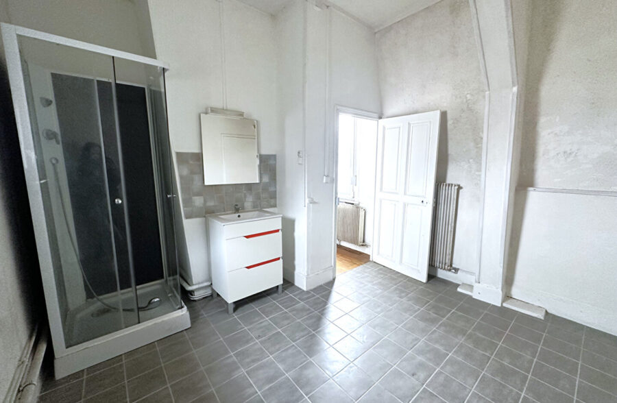 Immeuble de 450 m2 centre ville de Caudry avec excellente rentabilité locative