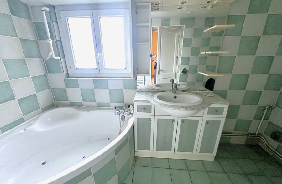 Immeuble de 450 m2 centre ville de Caudry avec excellente rentabilité locative