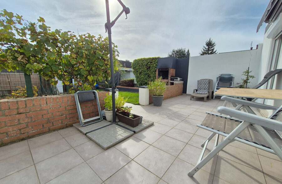 Maison 4 Chambres + Bureau + Sous sol  Sous compromis 