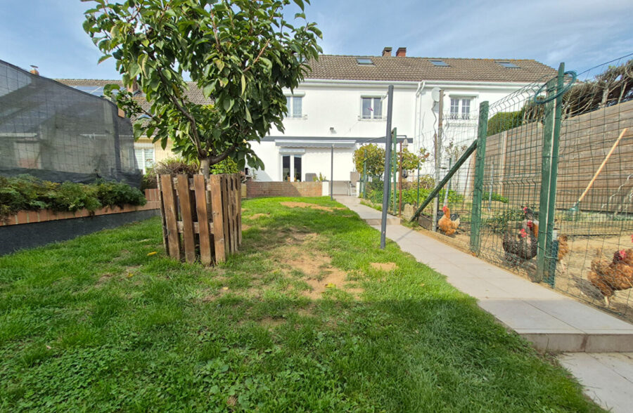 Maison 4 Chambres + Bureau + Sous sol  Sous compromis 