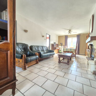 Maison 4 Chambres + Bureau + Sous sol  Sous compromis 