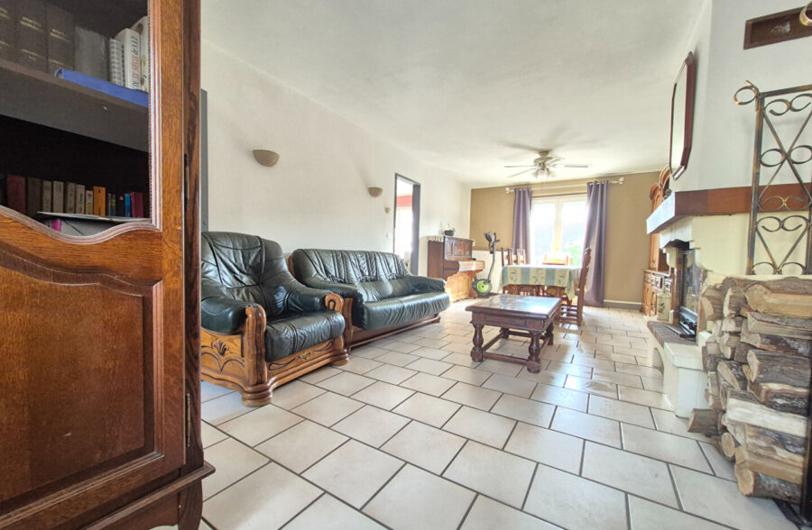 Maison 4 Chambres + Bureau + Sous sol  Sous compromis 