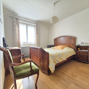 Maison 4 Chambres + Bureau + Sous sol  Sous compromis 